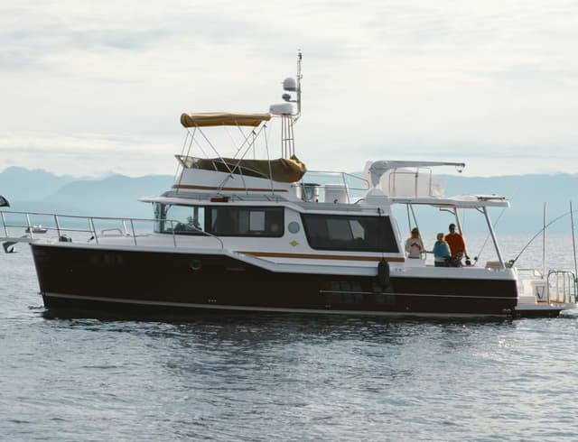 The Ranger Tugs R-29 S (Sedan)